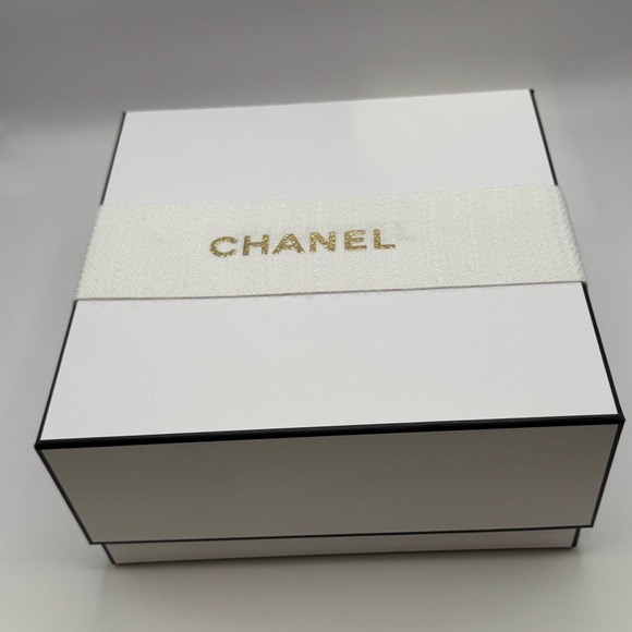 Chanel Box - Picture 5 of 10